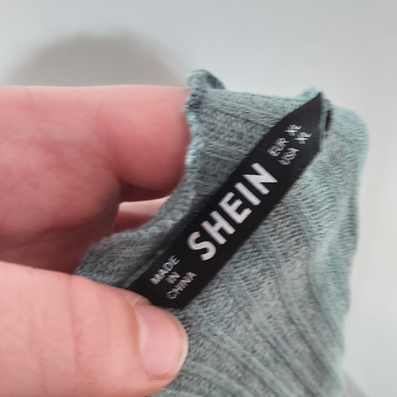 Green/blue shein long sleeve crop top - Picture 3 of 3